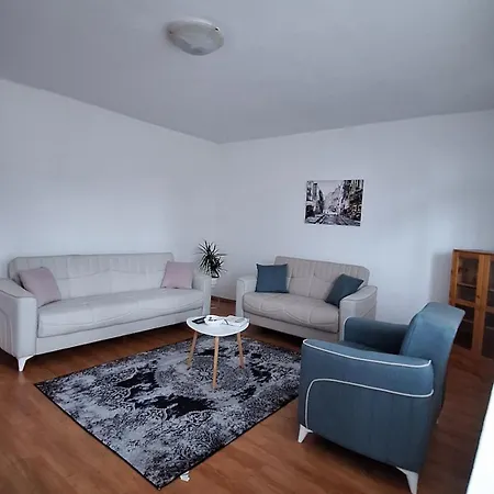 Aya Rejana Apartamento *